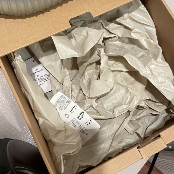 Yeezy Boost 350 V2 US 5 Grey - Picture 3 of 6